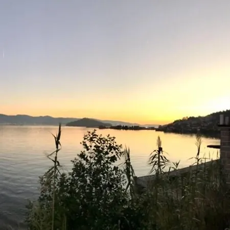 فيلة Chalet En كومبارو